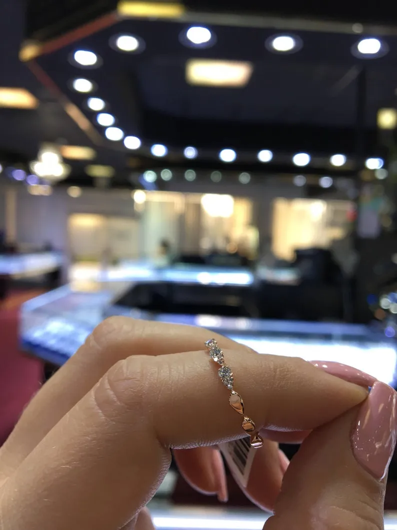 14K Gold Pear Shape Band