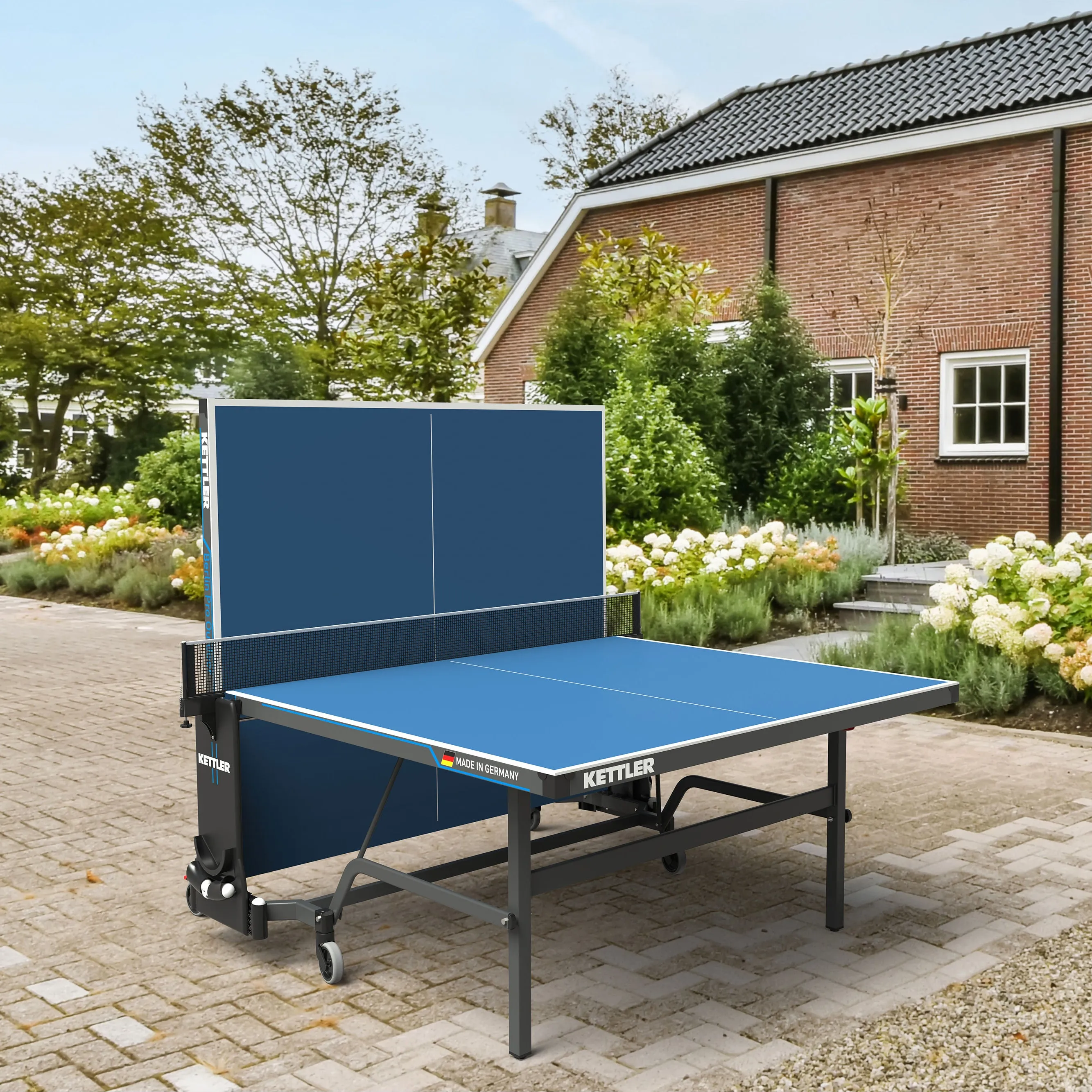 Berlin Pro Outdoor Table Tennis Table 4-Player Bundle