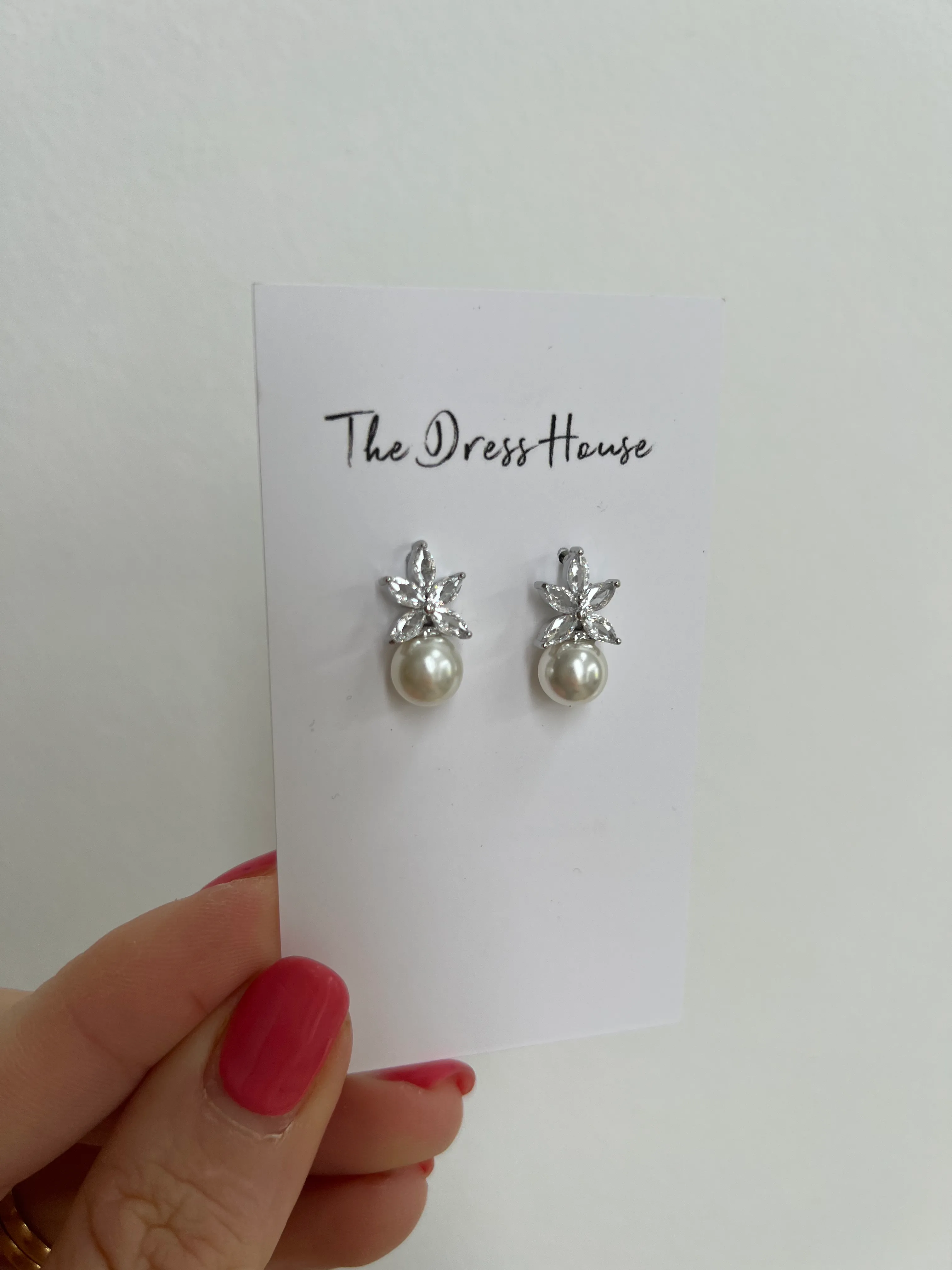 Betty - Silver Pearl Earring