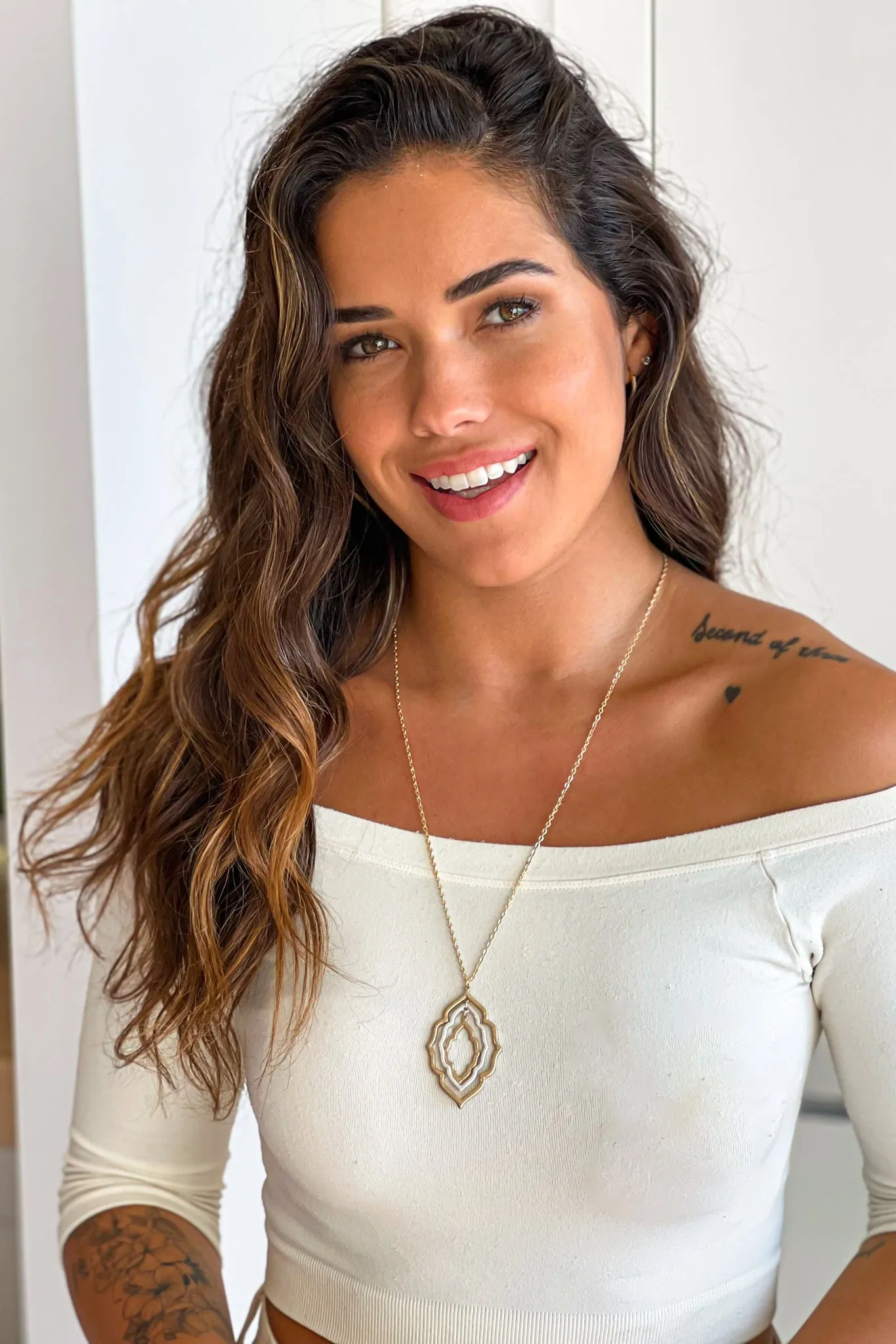 Gold Graduate Size Hoop Pendant Necklace