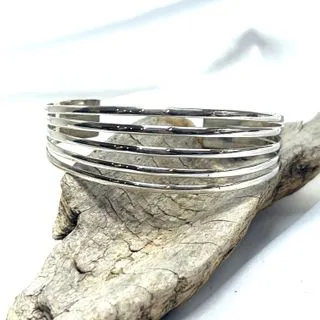 Simple Cuff with Open Design